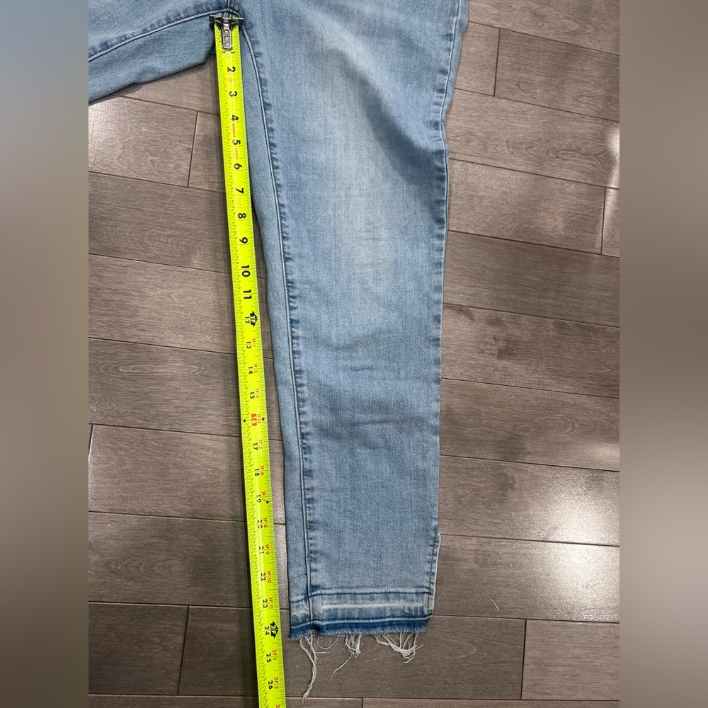 Tribal Jeans Women’s Light Wash Skinny Frayed Hem Stretch Denim, Size 10 - Picture 3 of 8